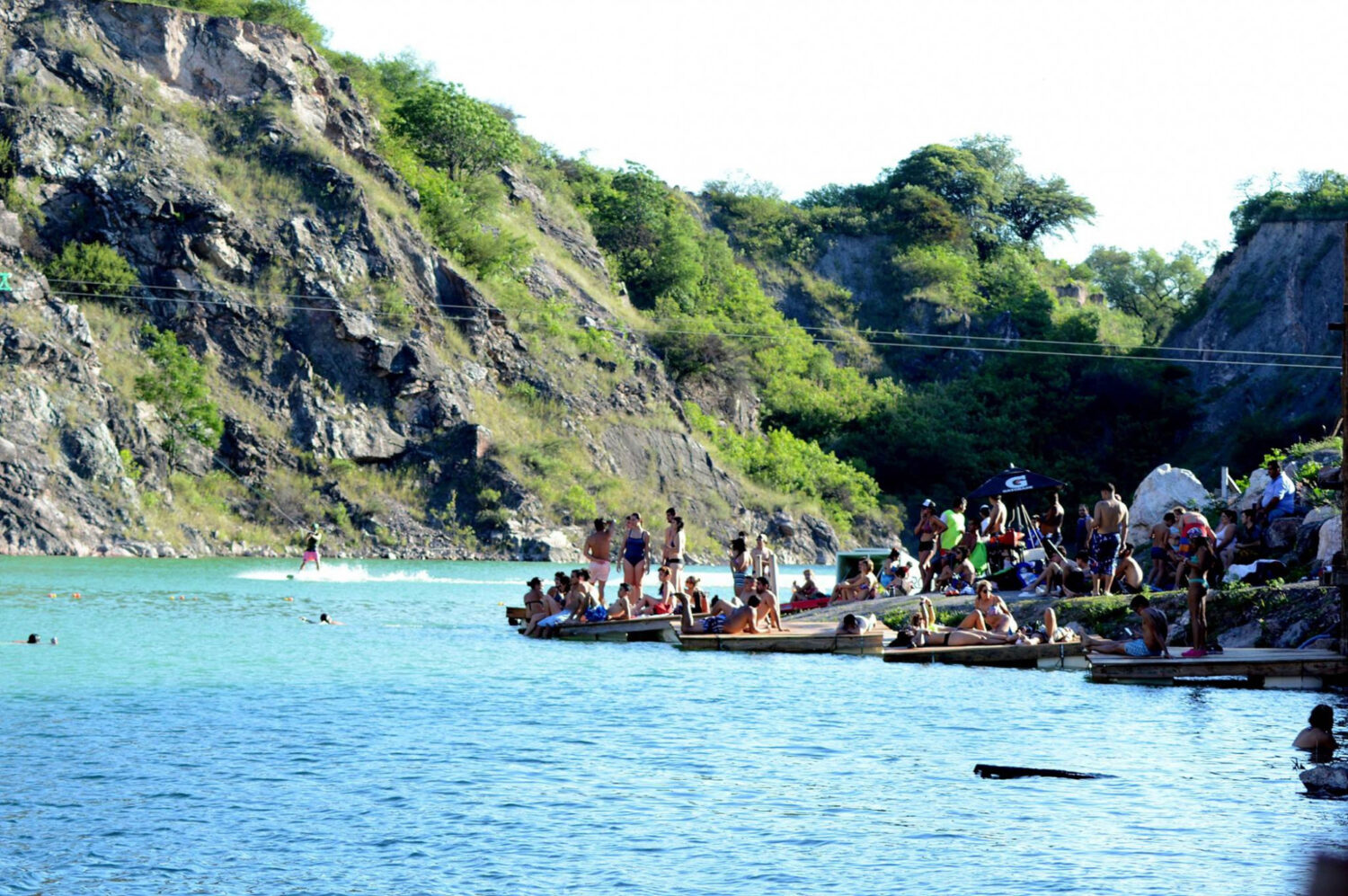 Deportes acuáticos y relax en la Laguna Azul – Córdoba Turismo