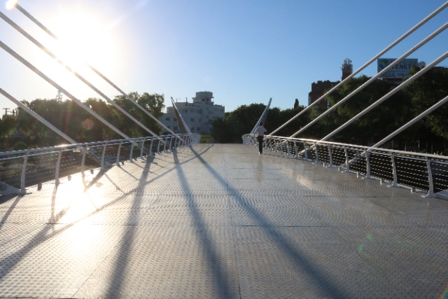 Con un clima ideal, este lunes inauguraron el nuevo puente peatonal