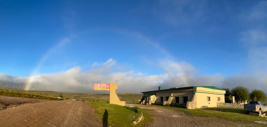 En el día del aniversario de Tanti, se inauguró el Hotel Municipal “El Alto” al pie de los gigantes