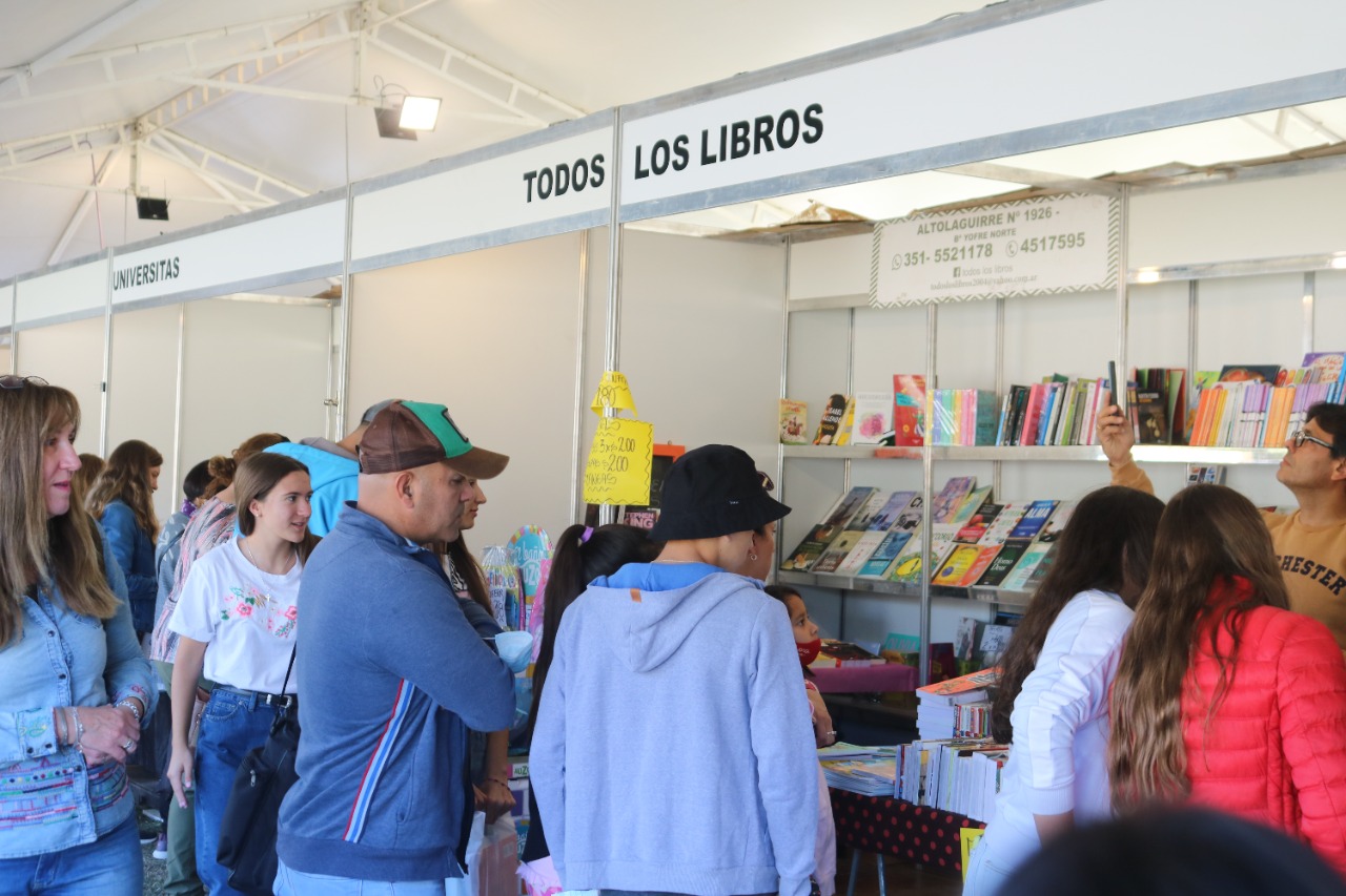 La Granja: Más de 30 mil personas en la 12°  Feria del Libro