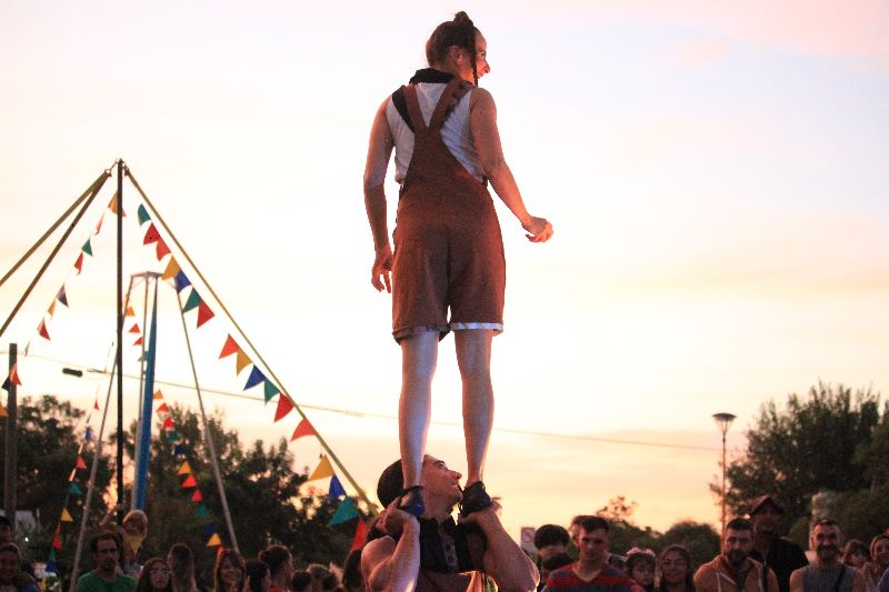 ¡Que sea circo! alegría, color y acrobacias en el «Festival de San FranCirco»
